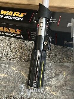 Star Wars Darth Vader Master Replicas Force FX Lightsaber Collectible MINT 2005