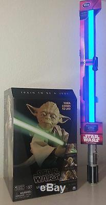 Star Wars Lot Legendary Jedi Master Yoda and Rey's Light Saber