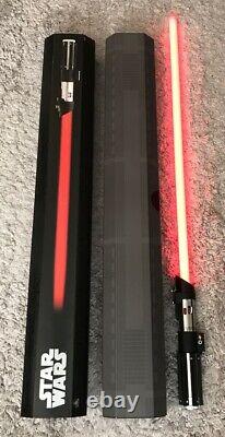 L'héritage du sabre laser de Dark Vador de Star Wars dans la Galaxie Edge de Disney, collection scellée.