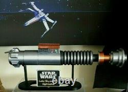 Luke Skywalkers Dernier Jedi Lightsaber Avec Affichage Stand-star Wars-collectable