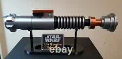 Luke Skywalkers Dernier Jedi Lightsaber Avec Affichage Stand-star Wars-collectable