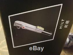 Nouveau Sabre Laser De La Série Star Wars Rey De Disney Parks (le Dernier Jedi) Avec Support