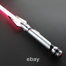 Réplique de sabre laser Star Wars Force FX pour duels intenses avec poignée en métal rechargeable.