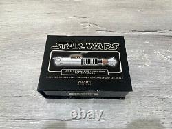Réplique en échelle 1:45 du sabre laser de Luke Skywalker de Star Wars par Master Replicas (sw-300)