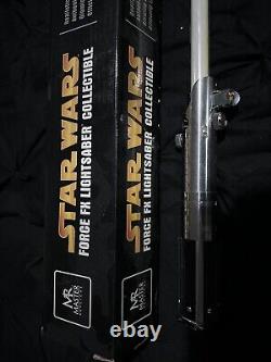 Répliques maîtres originales de Luke Skywalker dans Star Wars avec sabre laser bleu