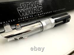 Sabre laser Anakin Skywalker Force FX avec lame amovible Série Signature Ep3