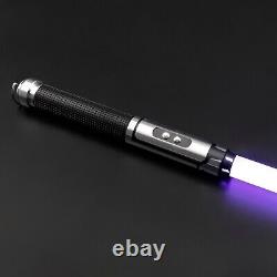 Sabre laser noir argenté à lames RVB, avec une poignée en métal pour des combats fluides et un éclat de couleur puissant.