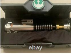 Star Wars Galaxy’s Edge Luke Skywalker Legacy Lightsaber Avec 36 Blade & Belt Clip