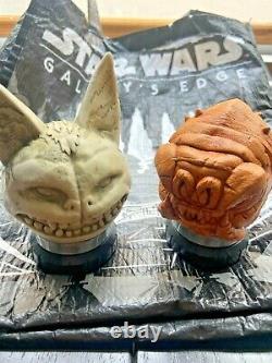 Star Wars Galaxy's Edge Rancor & Loth Cat End Cap Lightsaber Savi's Workshop Dlr