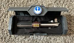 Star Wars: Luke / Rey Sabre-laser reforgé Galaxy's Edge Exclusive Disney