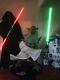 Taille De La Vie Star Wars Yoda Avec Lightsaber Pleine Taille Prop Statue